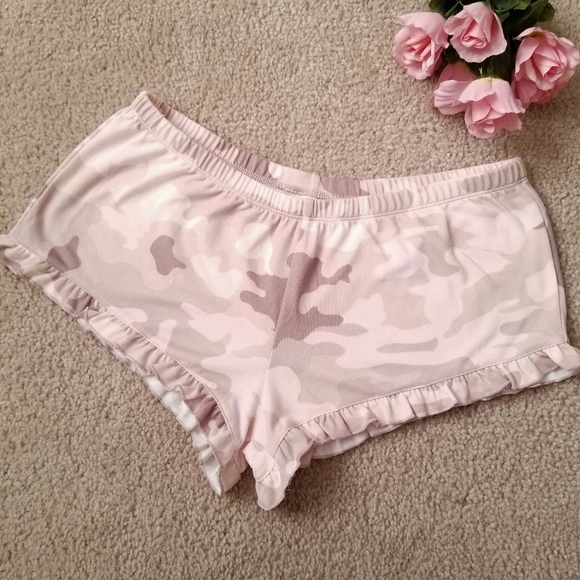 NWOT Pastel Light Pink And Brown Ruffled Camo Soft Pajama Shorts - Picture 2 of 12